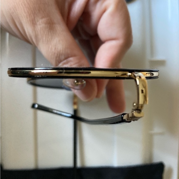 Vintage 90’s gold black rimmed sunglasses - Picture 7 of 7